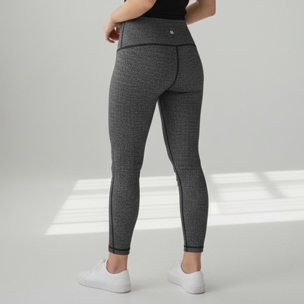 lululemon athletica Women’s Crop black tweed like athletic pants, sz 4, GUC